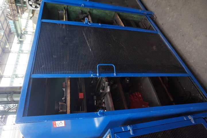 Cupboard with Clamping Sets