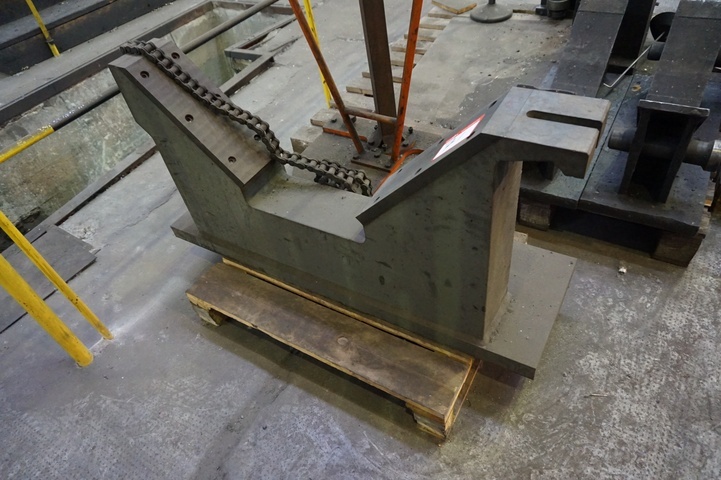 V Block with Chain Lock 1070mm and  Rotator