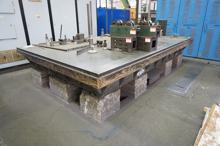 Heated Steel Table 2.5m x 4m approx. and Accessories including Blocks and Rotators