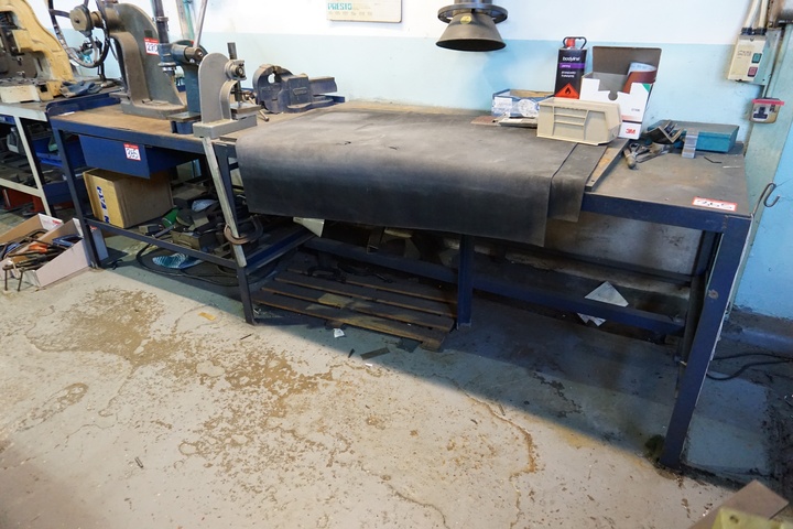 Work Bench 3020mm x 920mm x 870mm Approx