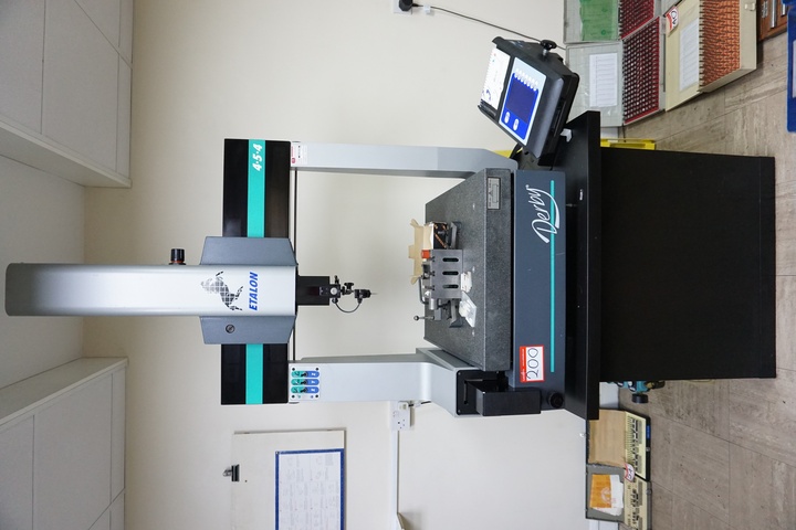 Brown and Sharpe Derby 454 Measuring Machine