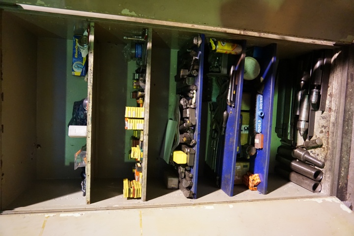 Cupboard with Qty of Tips, Revolving Centres and Carbide Tip Holders