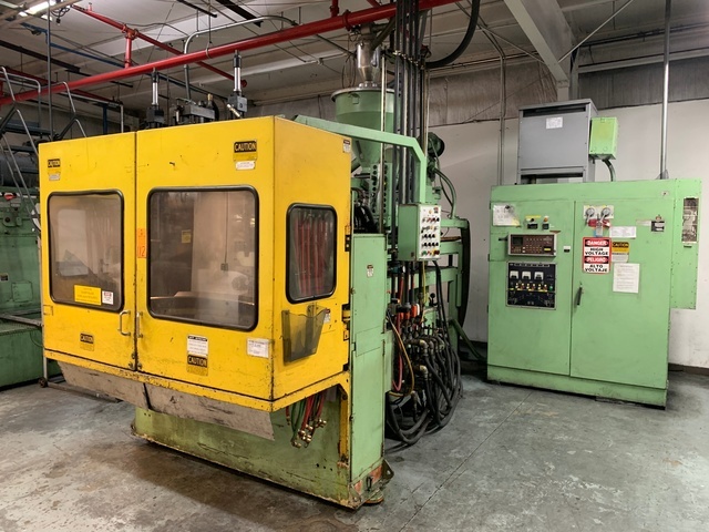 BEKUM H121-S831 Single Extrusion Double Die Blow Molde