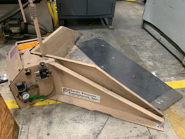 PLASIC PROCESS EQUIPMENT BT1600 Gaylord Tipper