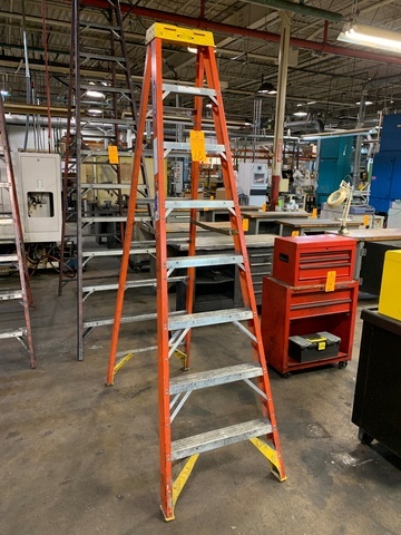 Werner 8' Fiberglass Step Ladder