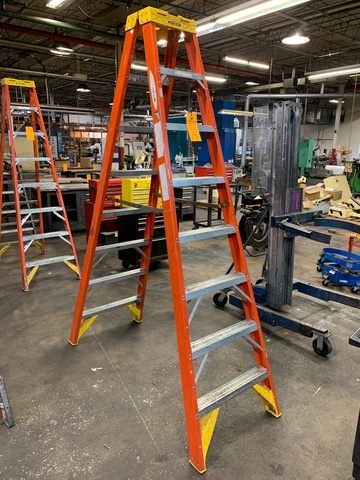 Werner 8' Fiberglass Step Ladder