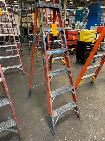 Green Bill 6' Fiberglass Step Ladder