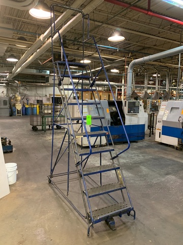 Louisville 10-Step Safety Ladder