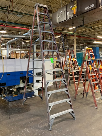 Werner 12' Fiberglass Step Ladder