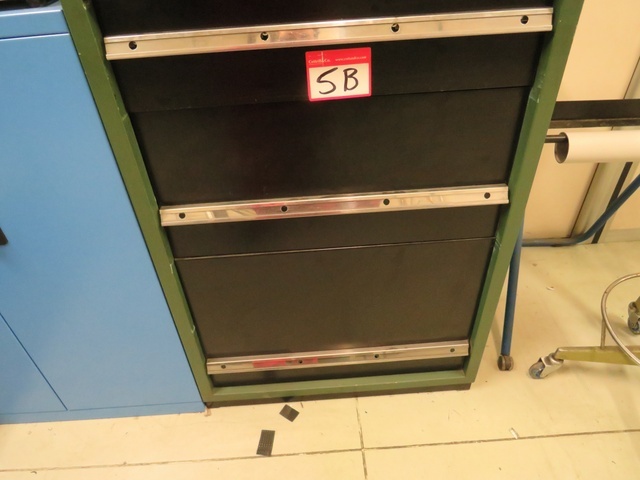 Large Qty of BT40 Tooling & Cupboard