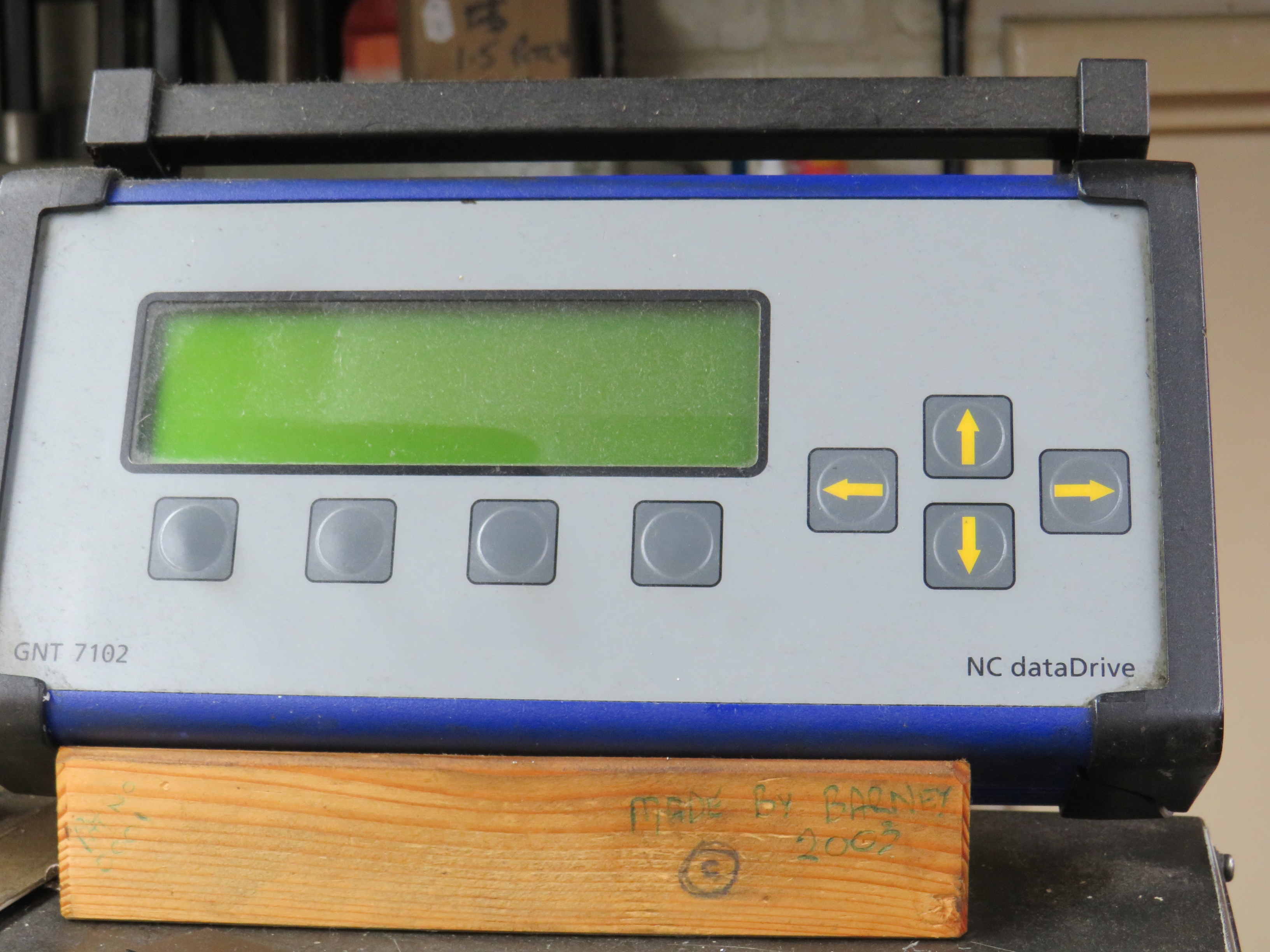 toshiページ Hitachi ZX 690, 870 and Liebherr R946 loading trucks - YouTube