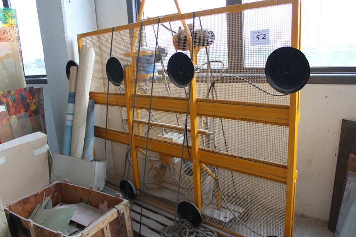 Bottero Model 2925 1000kg Capacity 8 Cup Lifter