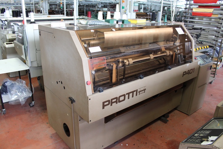 Protti Model P401 Flat Bed Knitting Machine