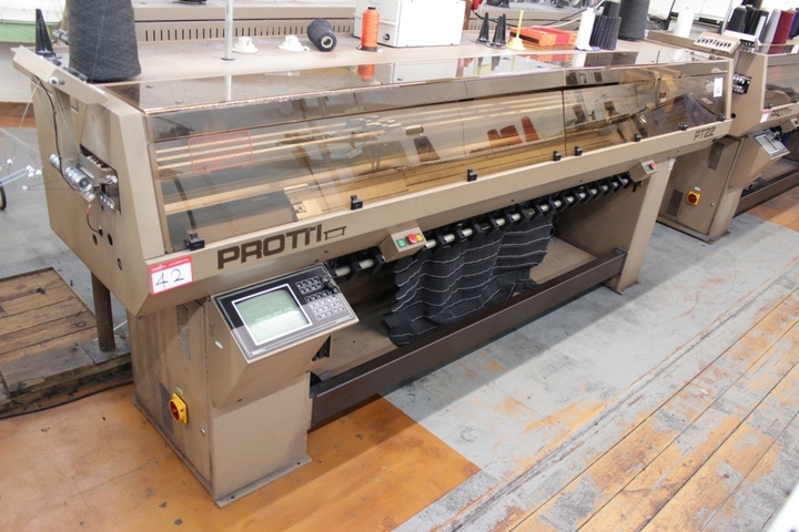 Protti 10 Gauge PT22 Computerised Flatbed Knitting Machine