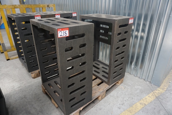 (2) x Cubes, 750mm x 400mm x 1000mm