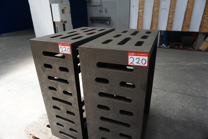 (2) x Cubes, 750mm x 400mm x 1000mm