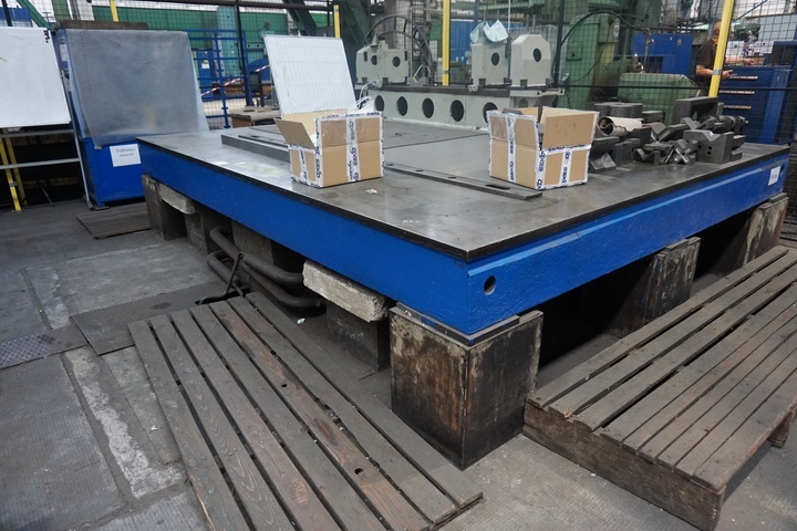 Heated Steel Table 4m x 3m