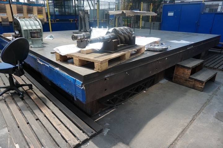 (2) x Heated Steel Table 5m x 3m