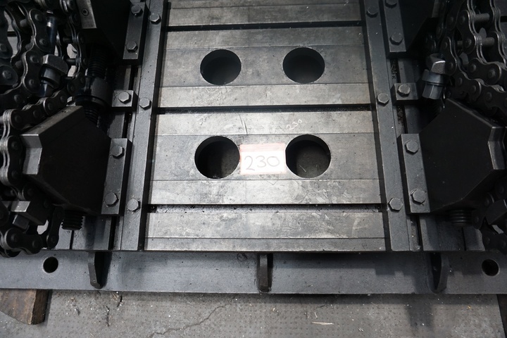 Table with Set of Adjustable V Blocks with Chain Lock 1.6m x 600m