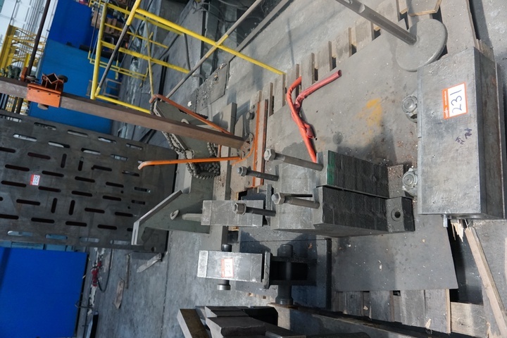 (4) x V Blocks, (1) x V Block with Chain Lock 1070mm and Rotator