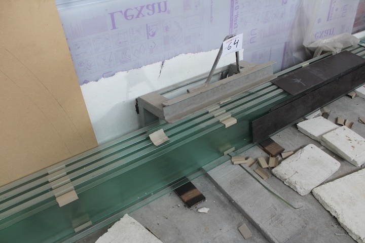 (2) x Counter Balance Glass Carriers