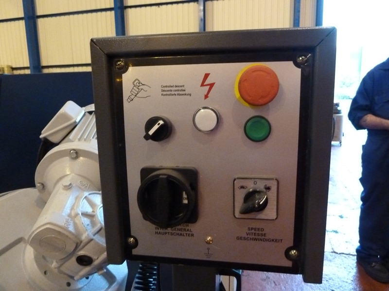 Unused Tomet Model 270 Hydro, 230mm Rounds Manual Sindle Mitre Cutting Bandsaw