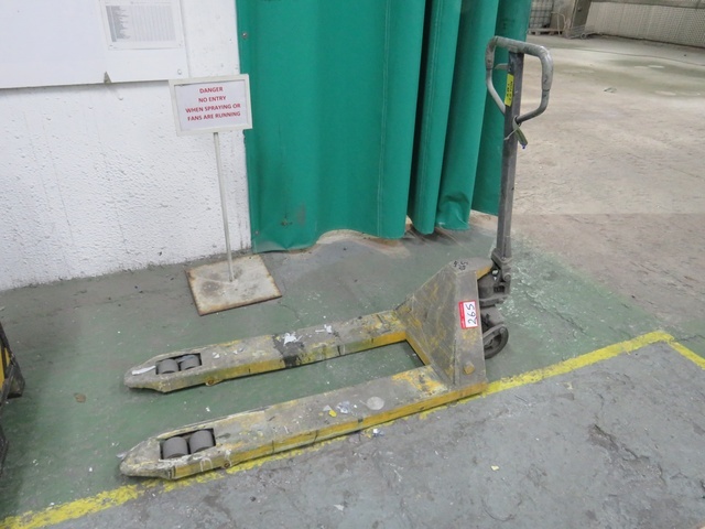 Pallet Truck Capacity 2000Kg