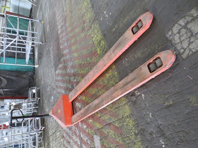 Pallet Truck Capacity 3000Kg, Fork length 2500MM