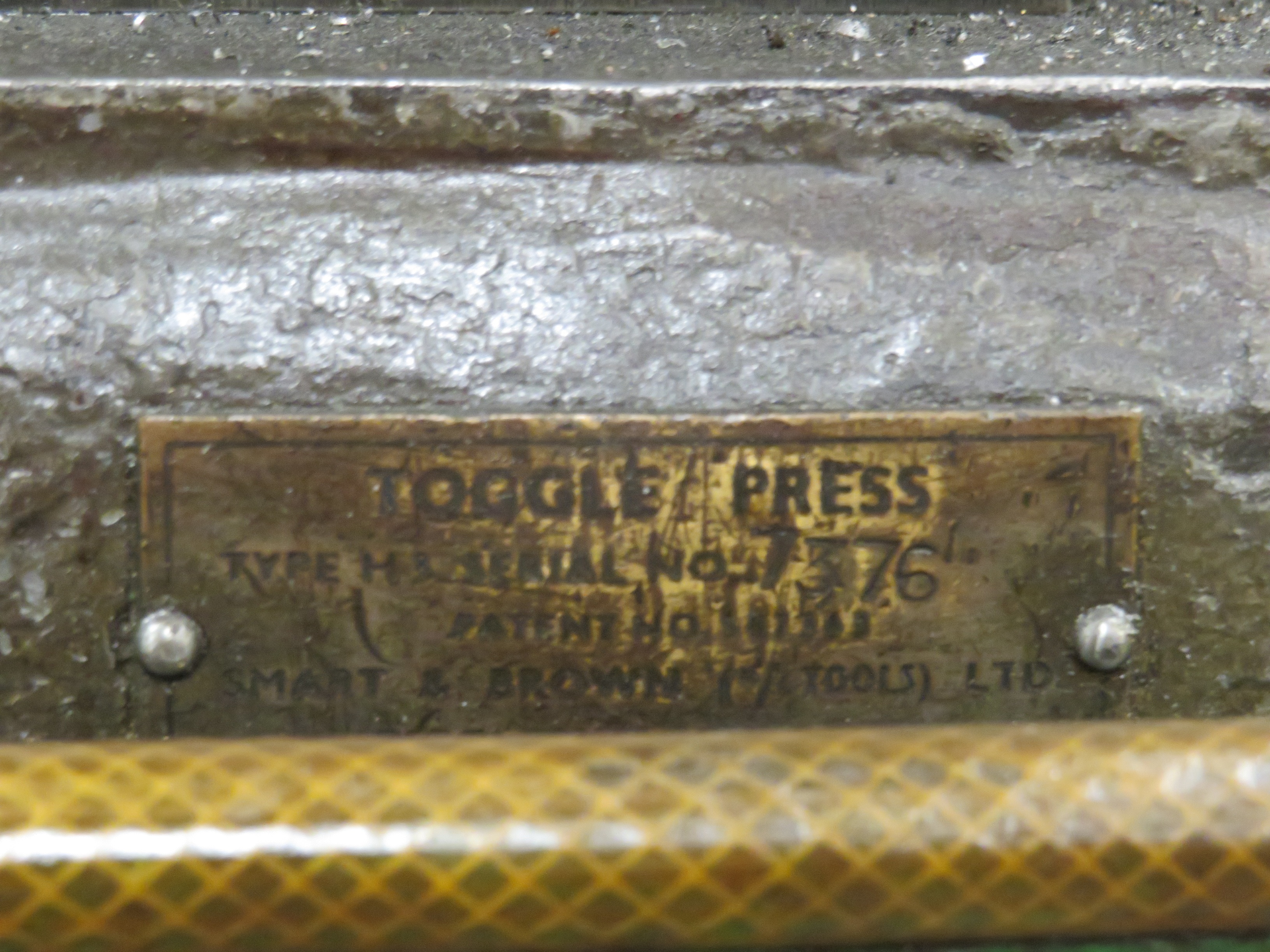 Toggle Press