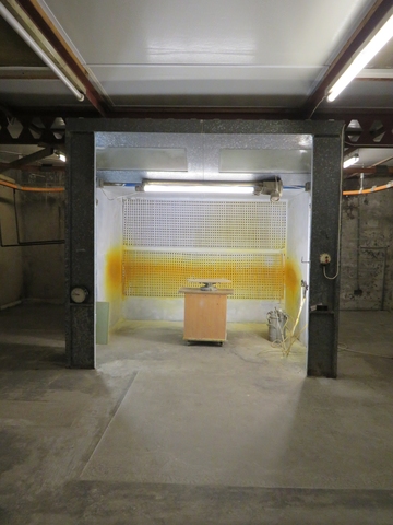 Wet Spray Booth with Spray Gun and Pot