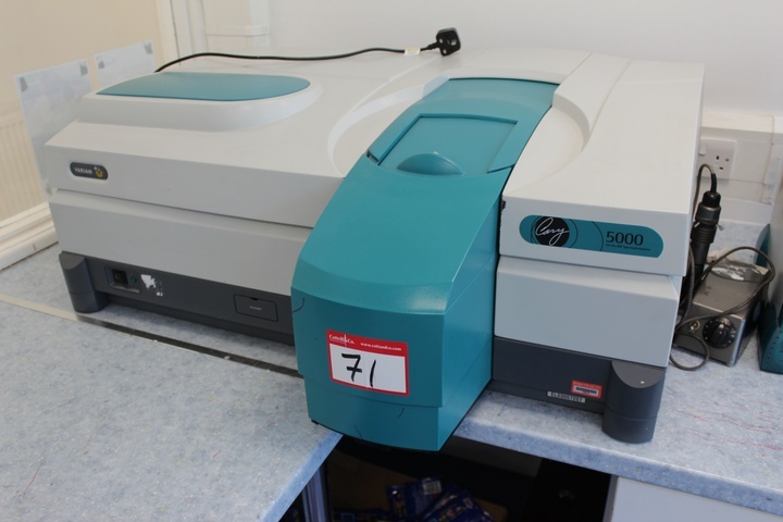 Varian 5000 UV-Vis-NIR Spectrophotometer