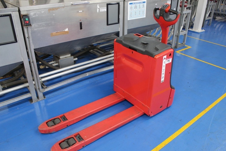 Linde T16 Battery Operated Walk Behind Reach Truck