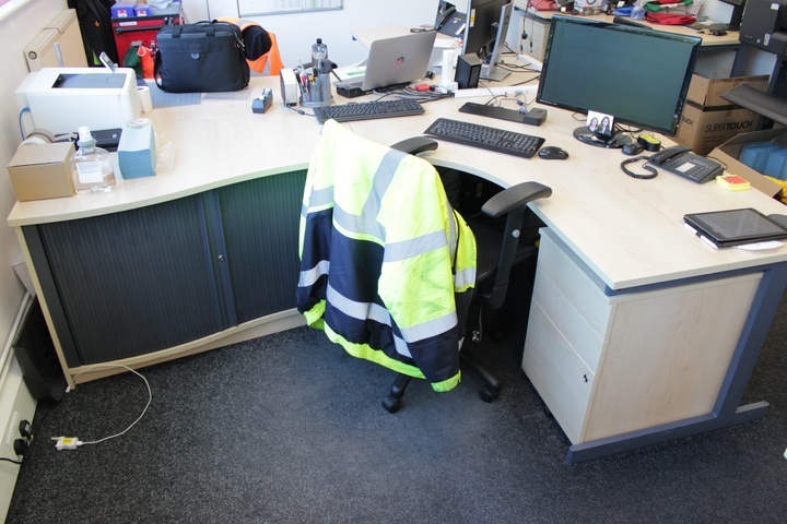(7) x Cantilever Desks with Swivel Chairs