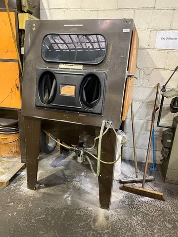 Vacu Honer Shot Blast Cabinet with DCR Extractor