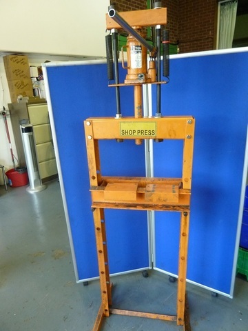 Shop Press Manual Hydraulic 12-Ton Garage Press