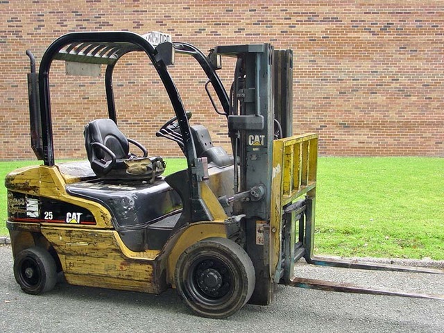 Caterpillar Model DP25N Diesel Fork Lift Truck
