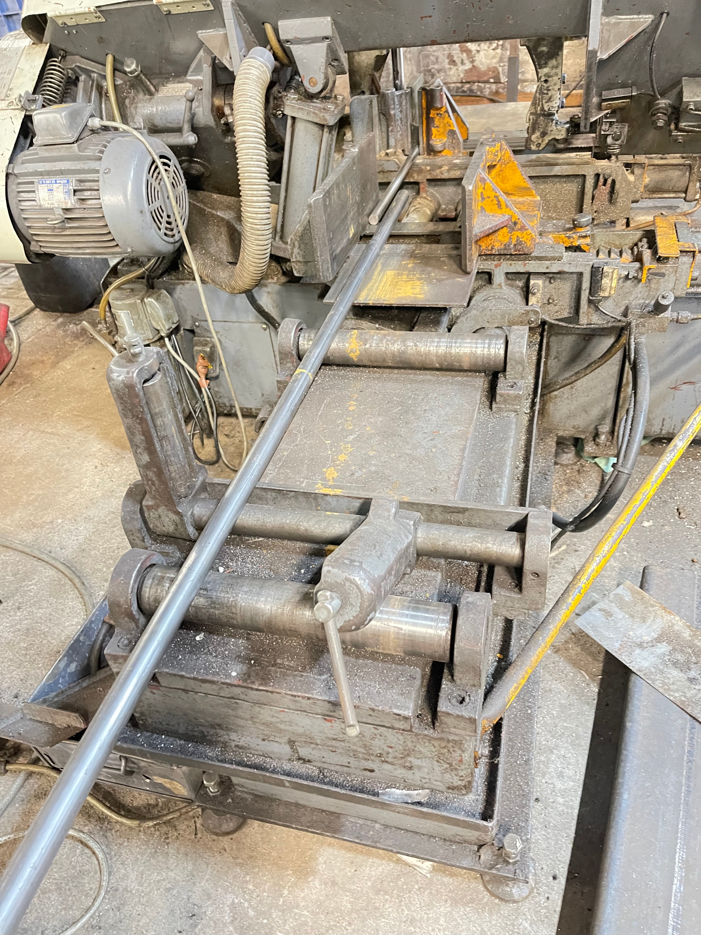 Chen Jei CB-250A Horizontal Bandsaw