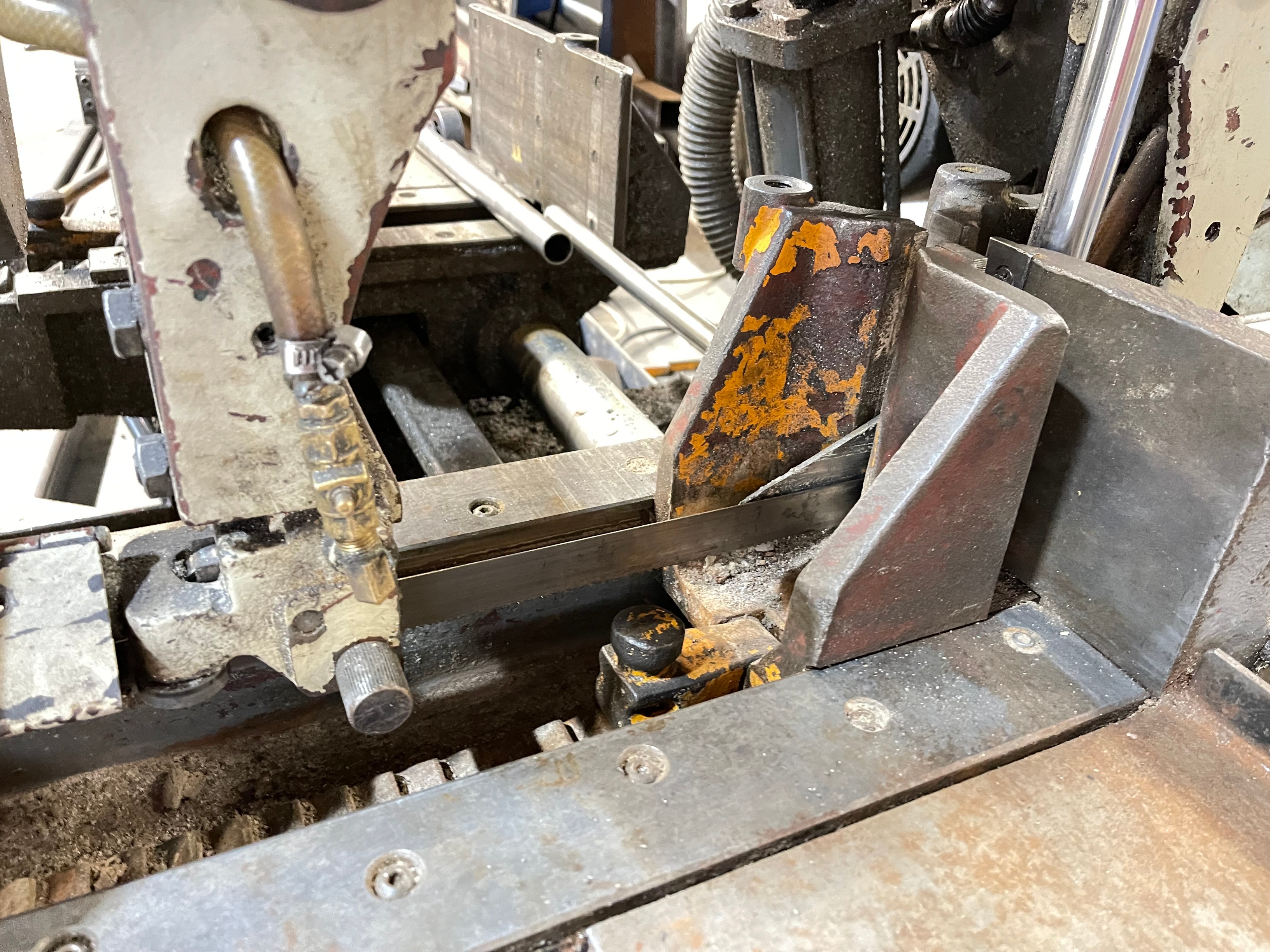 Chen Jei CB-250A Horizontal Bandsaw