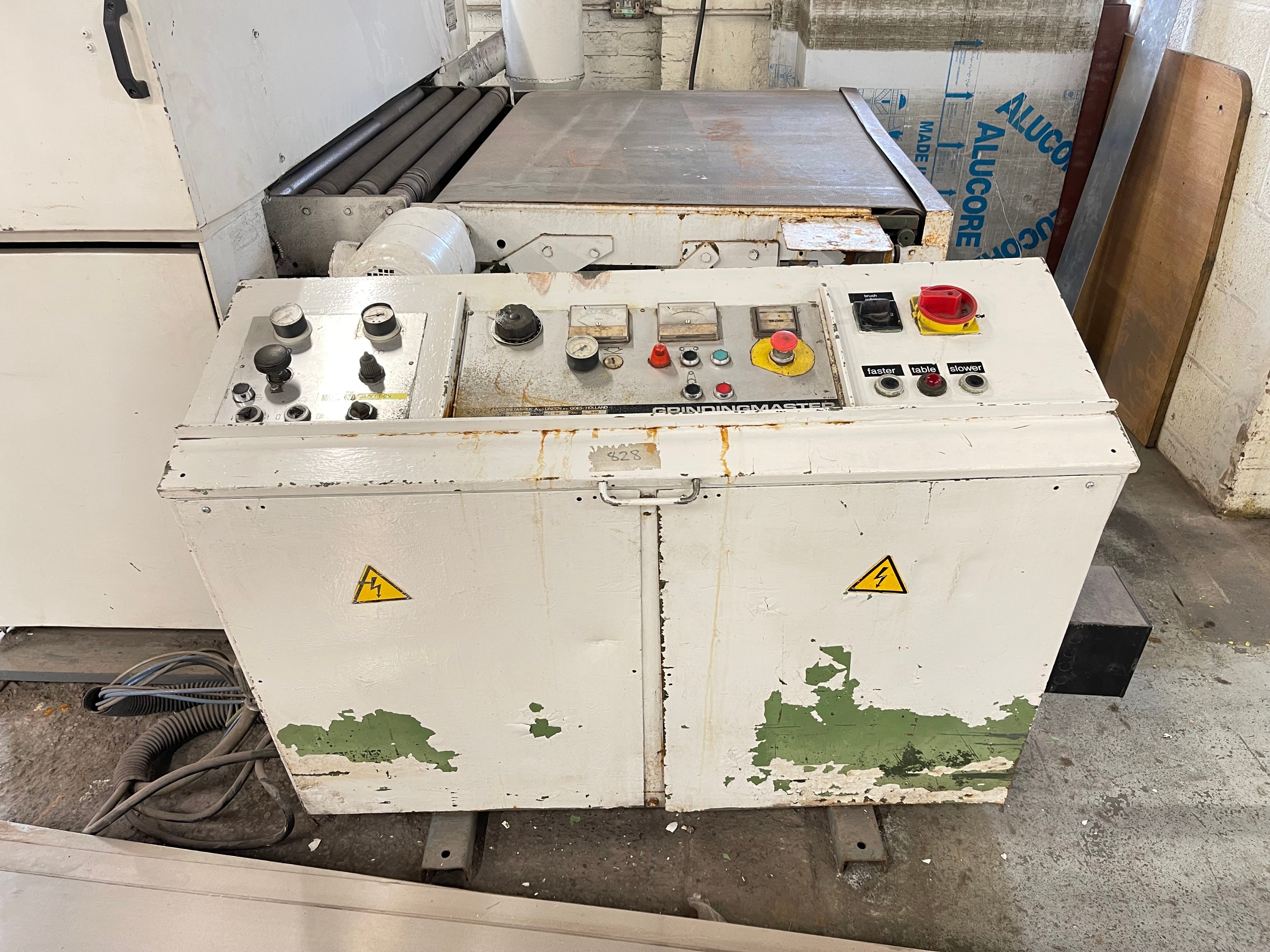 Linden MO/D-1300, Incl. Various Linishing Belts