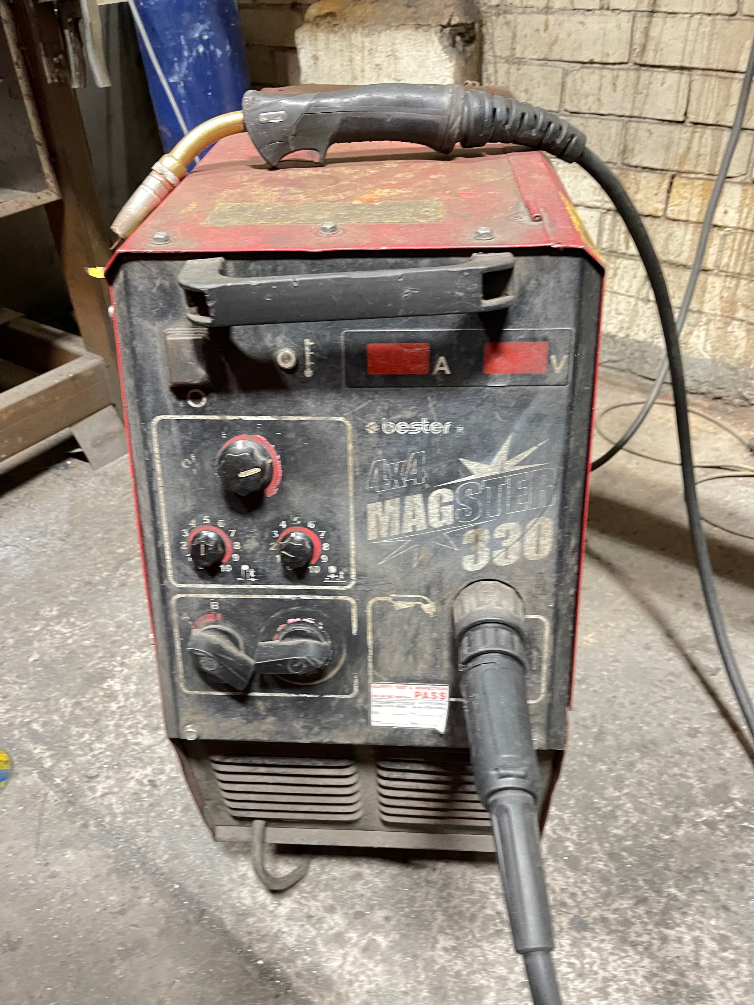 Lincoln Electric Magsta 330 4 x 4 Mig Welder
