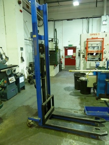 Barlow High Reach Pedestrian Reach Stacker