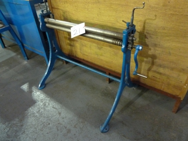 F J Edwards 36’’ Manual Pyramid Rolls