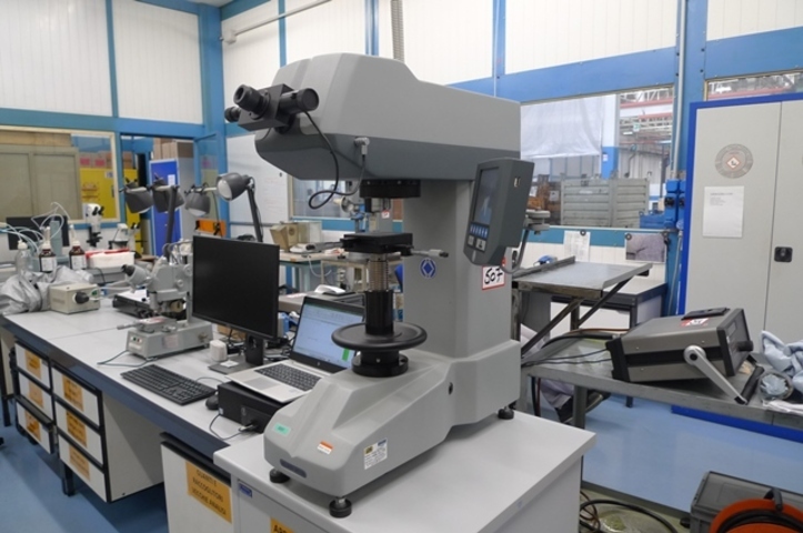 Buelher Wilson VH1150 Vickers Hardness Tester