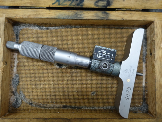 Digital and micrometer depth gauges