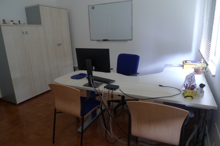 Various Pieces of Office Furniture - See Lot