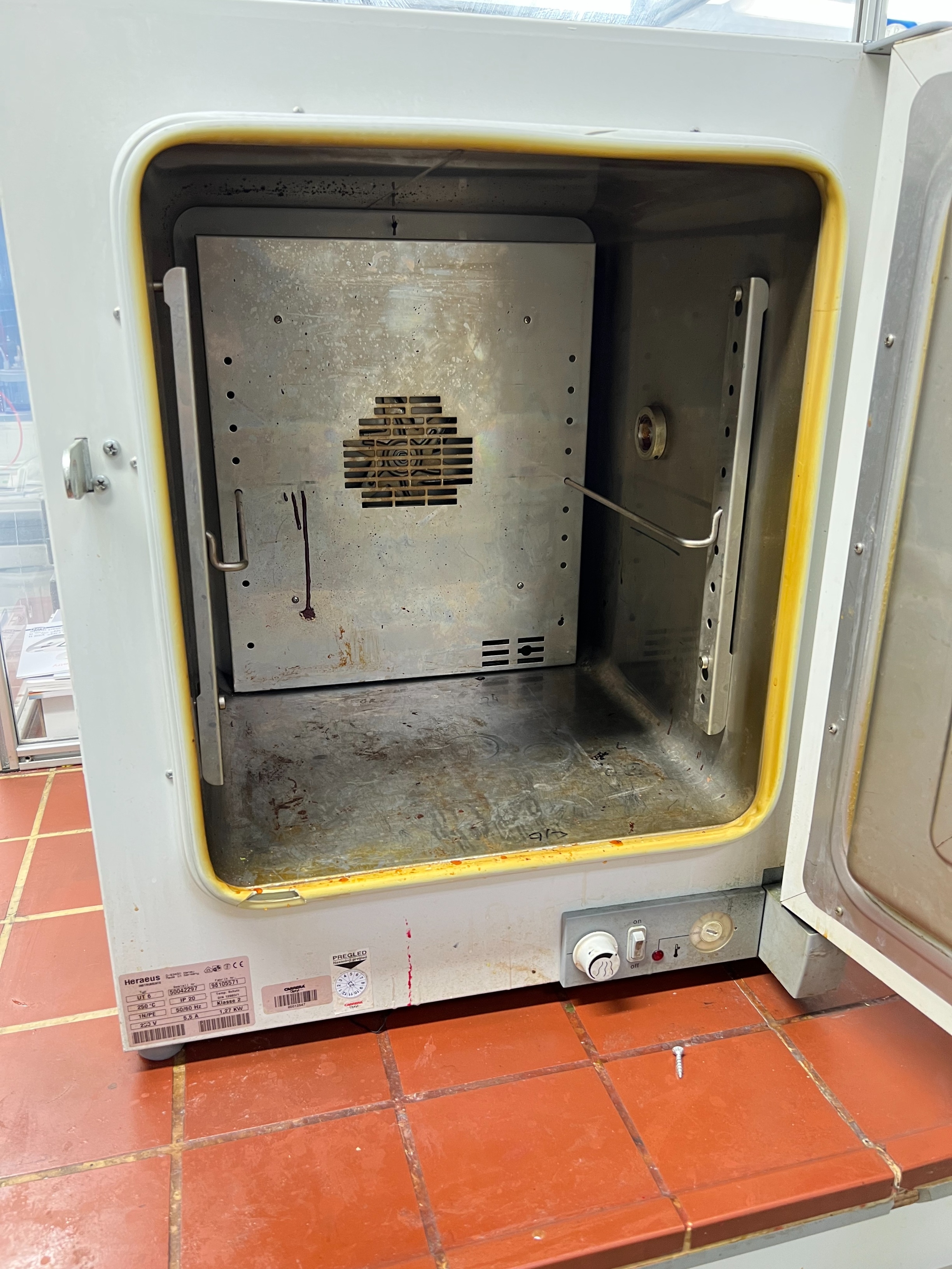 Heraeus UT6 Laboratory Oven, Temp 250deg c