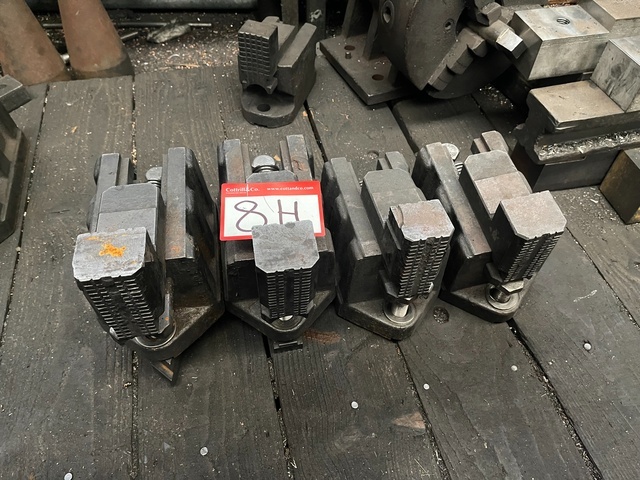 (4) x Adjustable Clamps