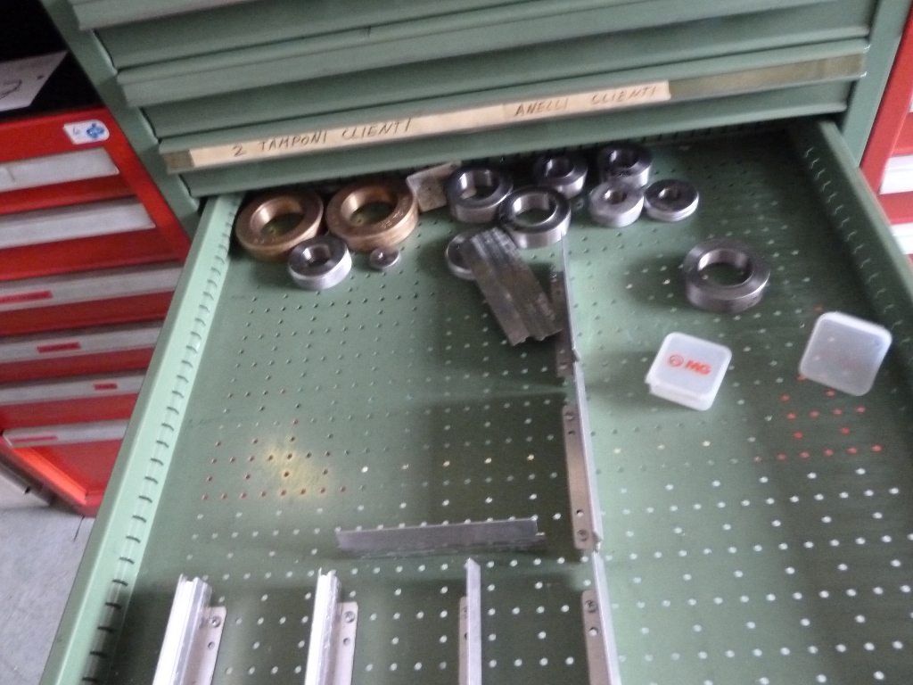 10 Draw Cabinet with Bore Gauges and Thread Gauges