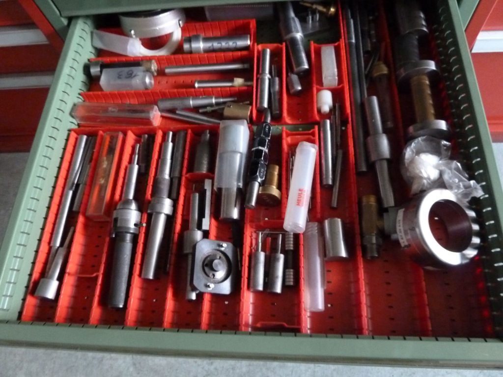 10 Draw Cabinet with Bore Gauges and Thread Gauges