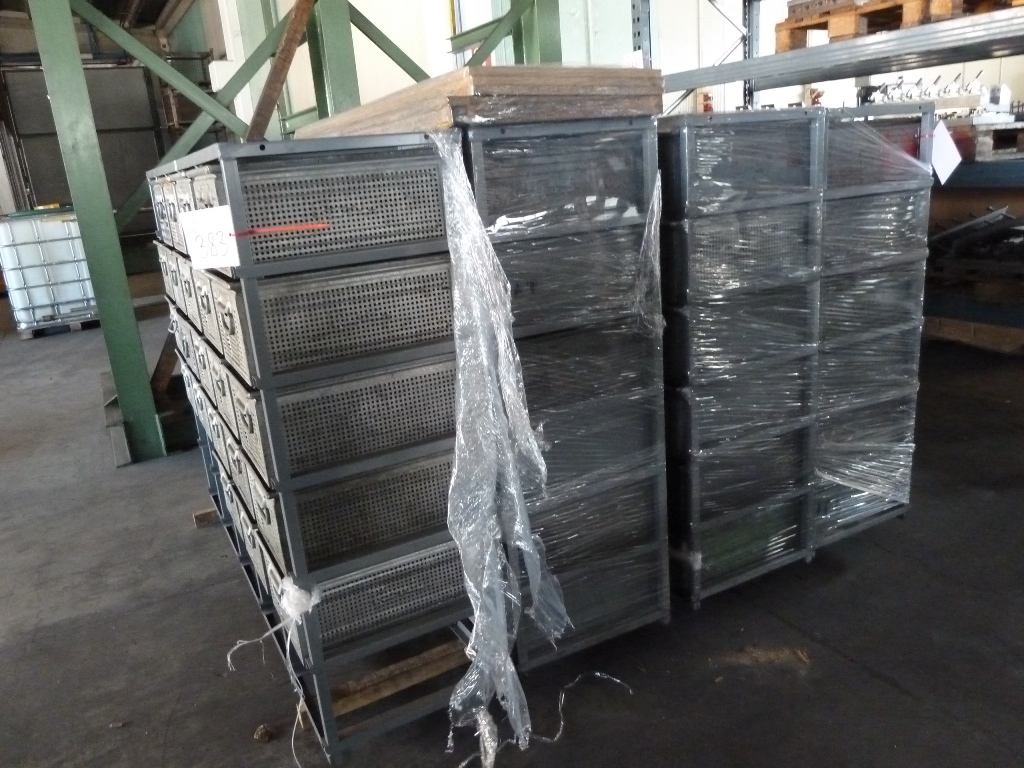4 Racks with Wash Bins